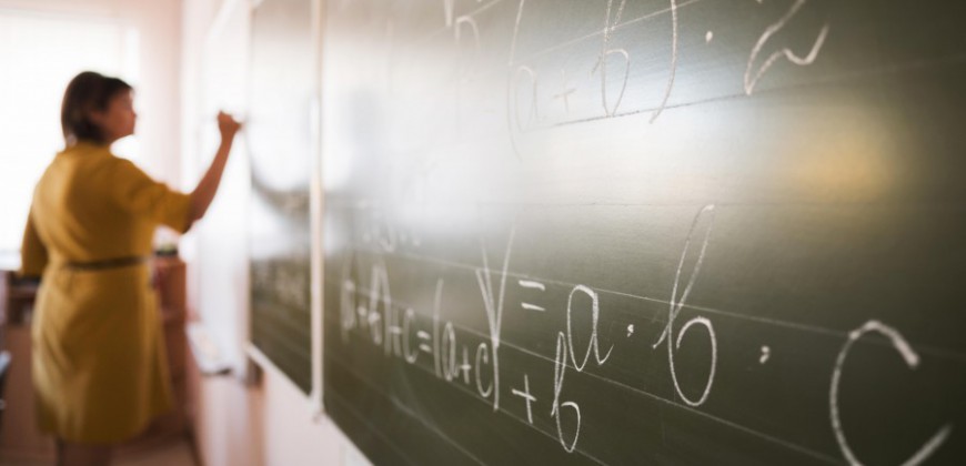 Professores da educação básica têm reajuste de 10,57% nos salários de março