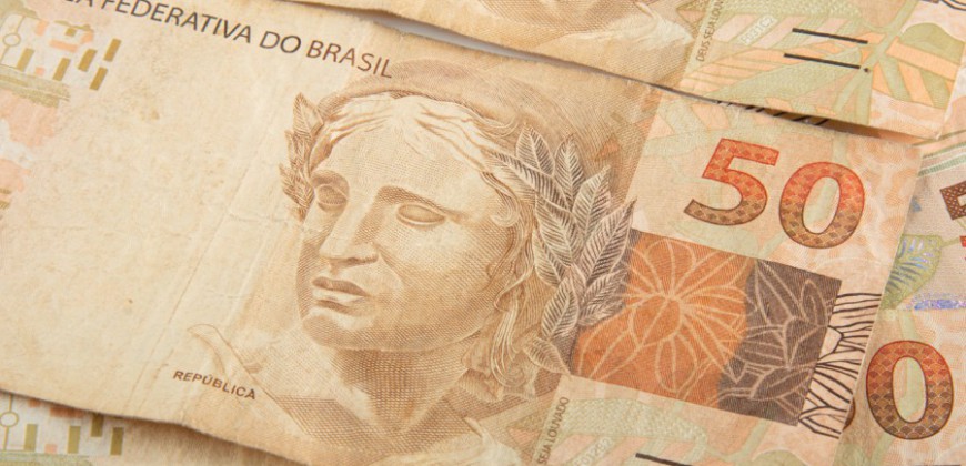 INSS começa a pagar o 13º a quem recebe mais que o salário mínimo