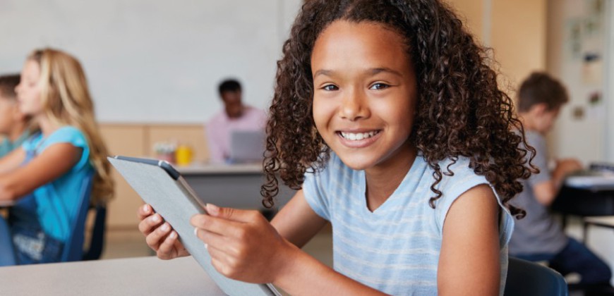 MEC lança guias sobre uso de celulares em ambiente escolar